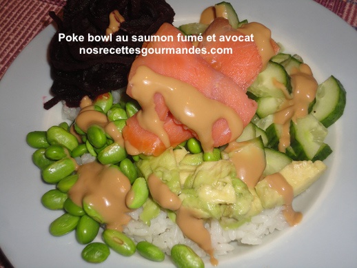 Poke bowl au saumon fumé et avocat