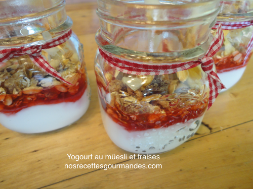 Yogourt au müesli et fraises